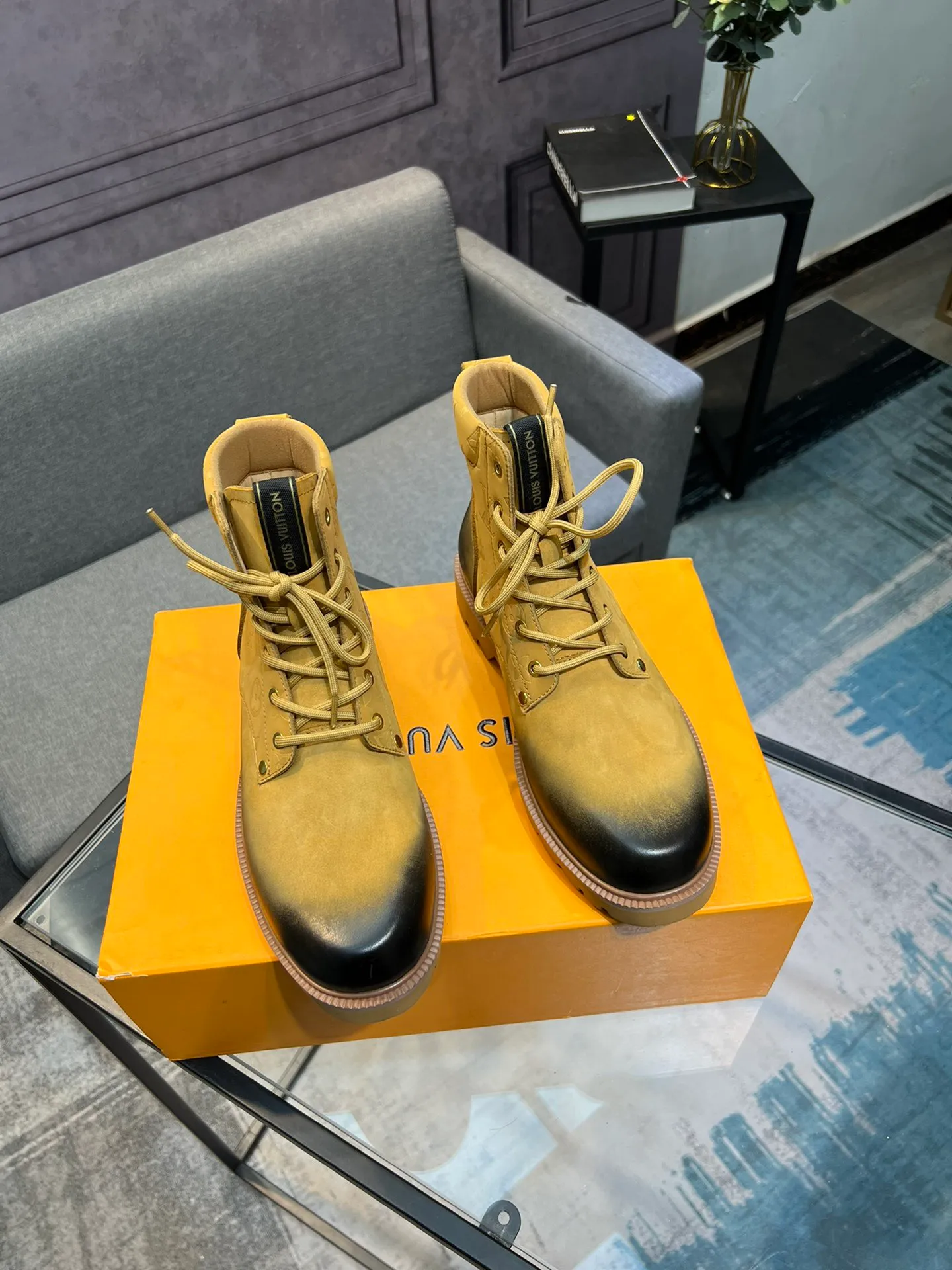 Men's shoes 💰900 L Home - the latest LV men's business casual boots, luxury and nobility are a must, all made of imported original first-layer cowhide, just to create a more comfortable wearing experience, ➕top imported water-dyed full cow lining, original high wear-resistant outsole! 👏👏 Size: Male 39-44; (38 45 46 customized)
